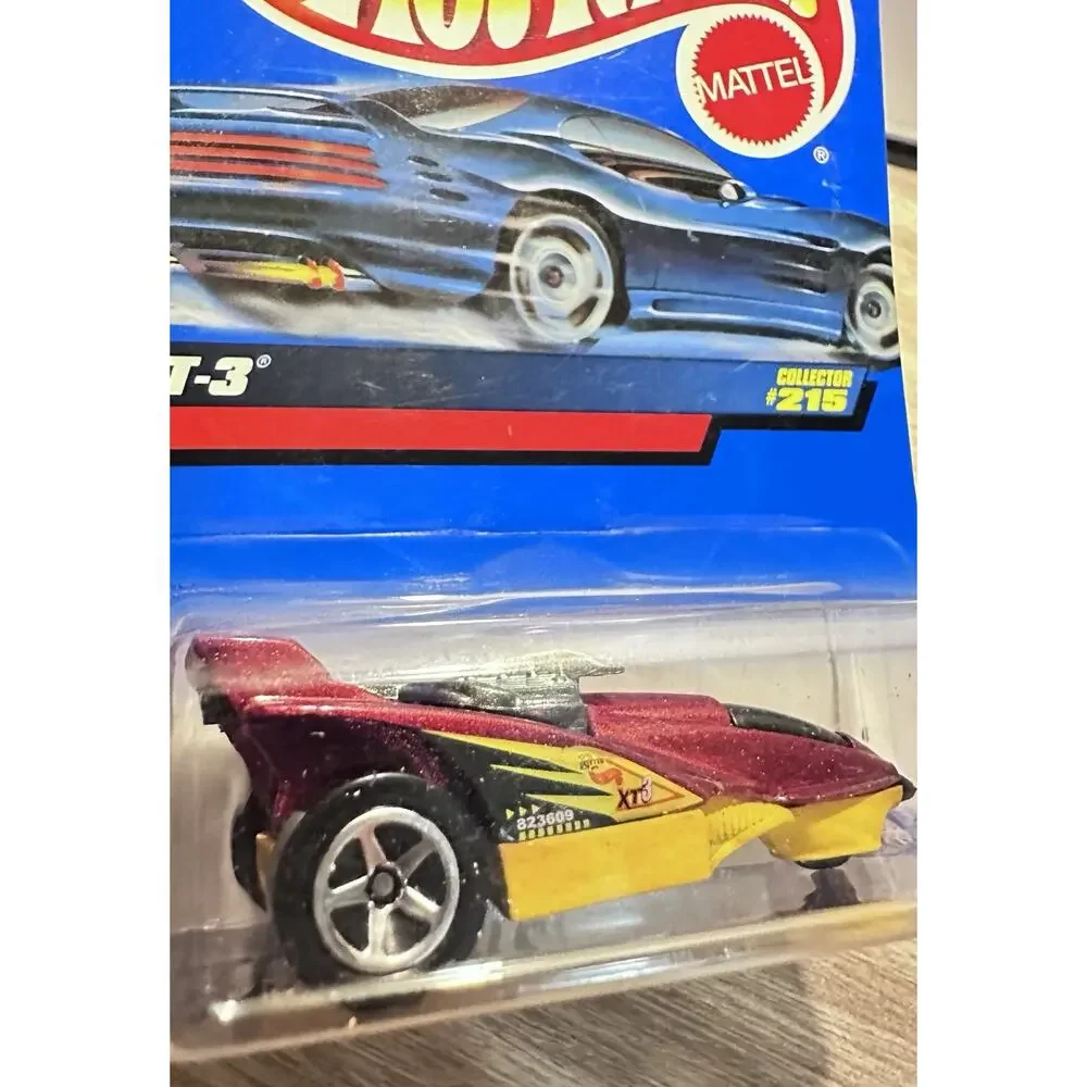 Hot Wheels XT-3 Three-Wheel Red Car Diecast 1/64 Scale Collector Hotwheels H8